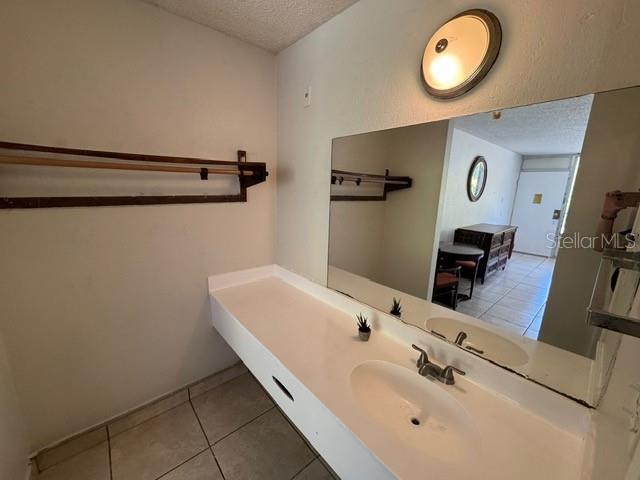 SANDLAKE COURTYARDS CONDO 5901/3515 - Residential