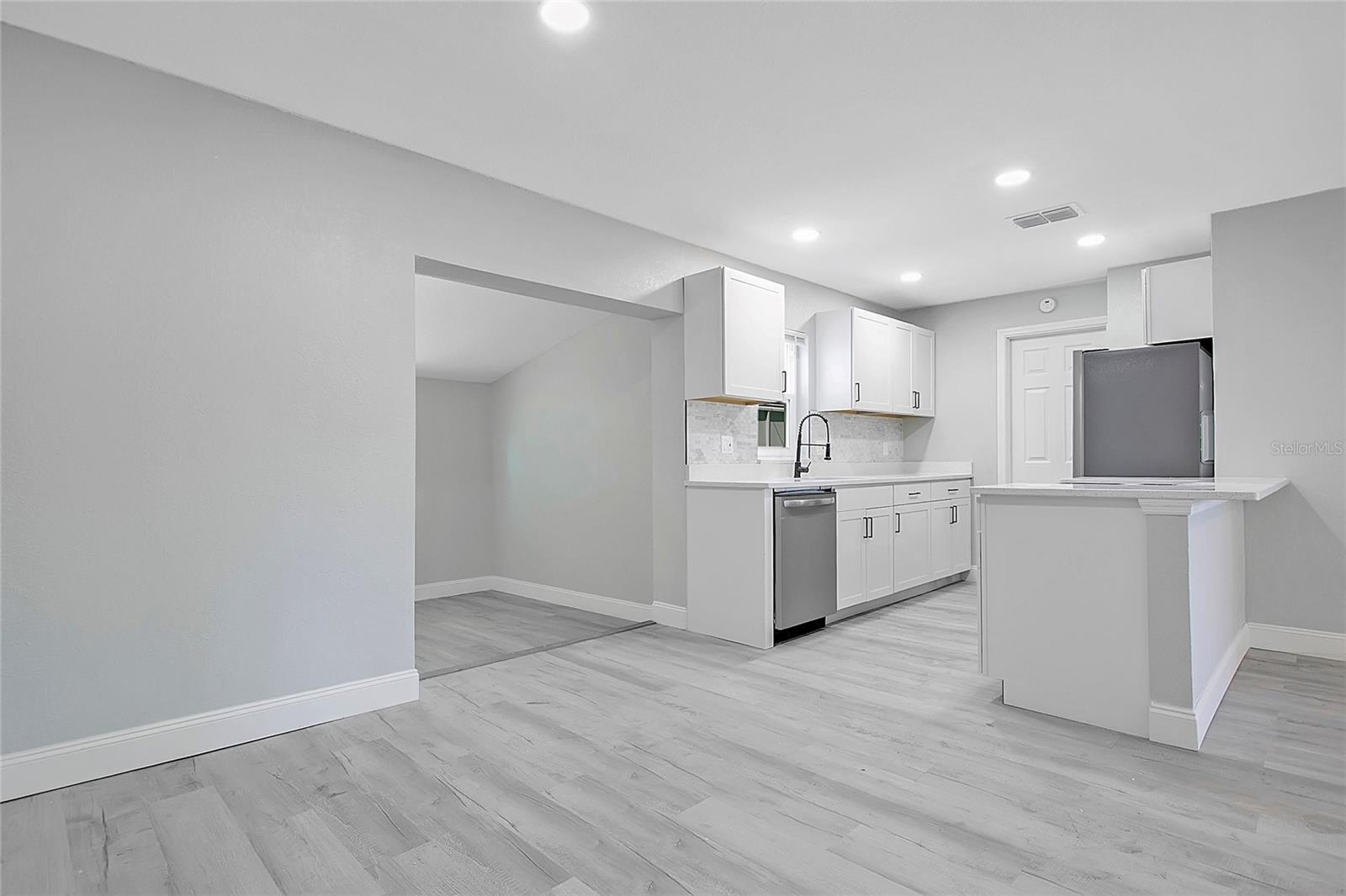 RICHMOND HEIGHTS - Residential