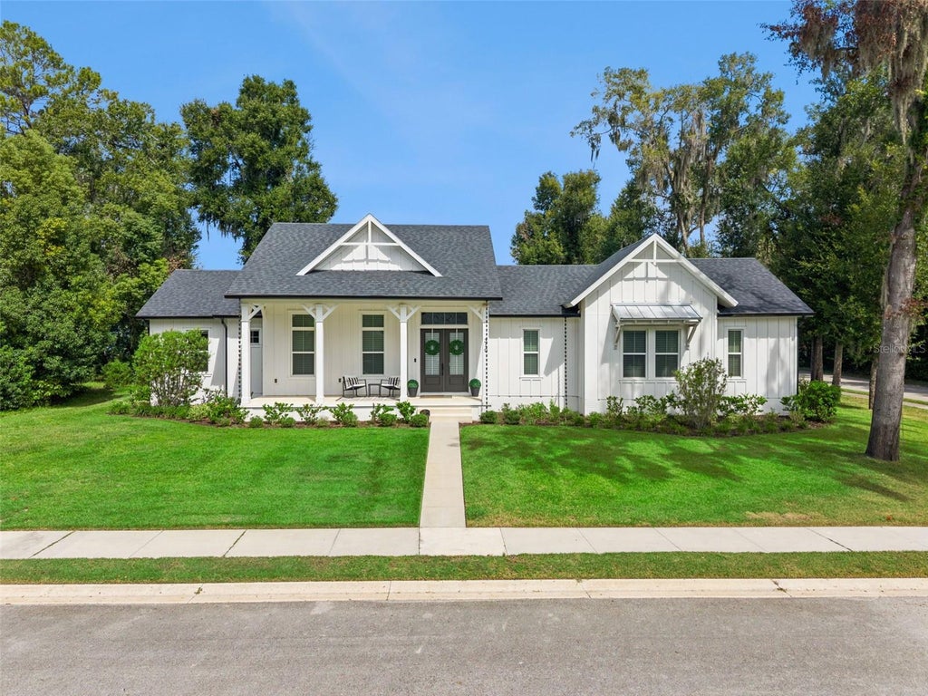 Photo of 310 W Washington Avenue, Lake Helen, FL 32744 (MLS # O6446485)