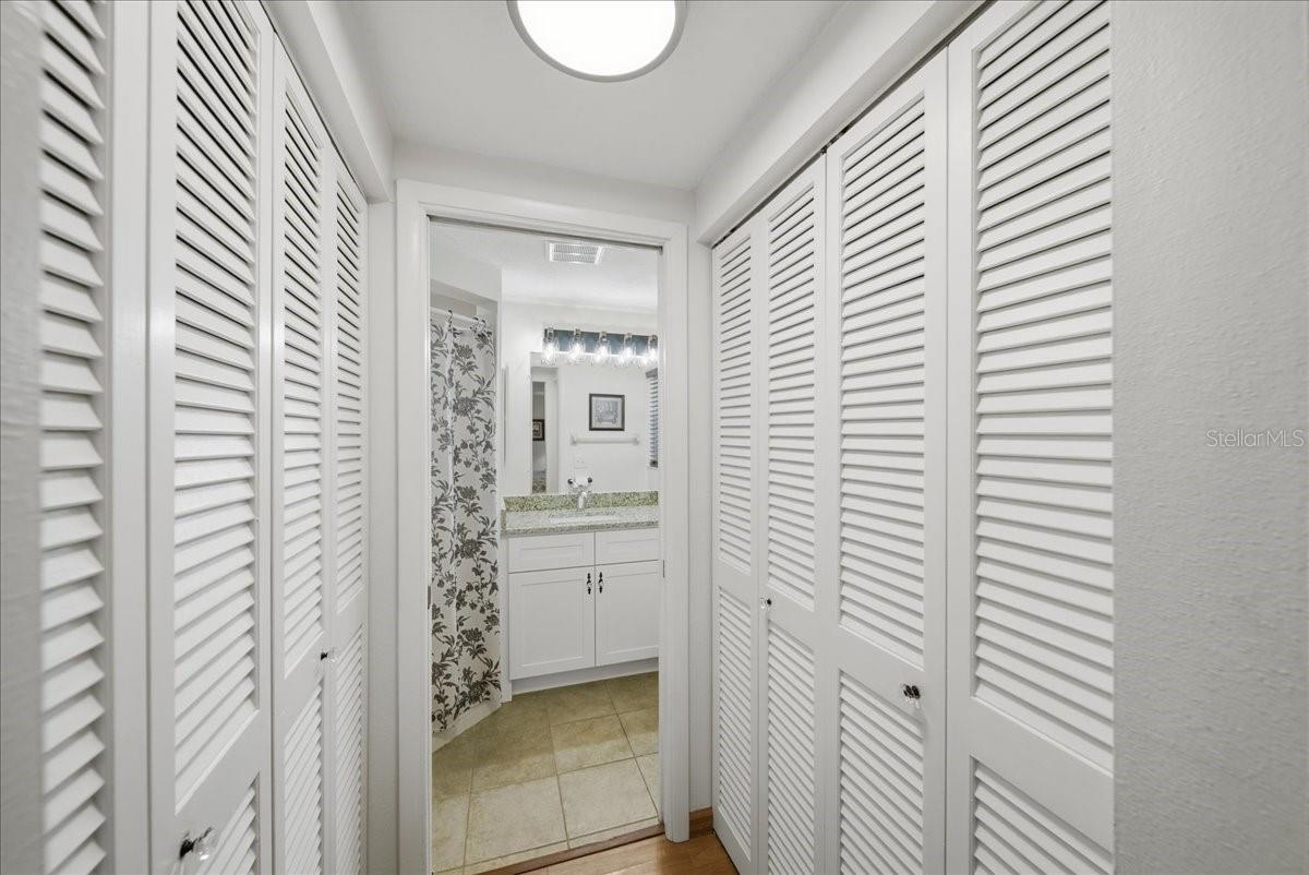 SOUTH VENICE - Residential