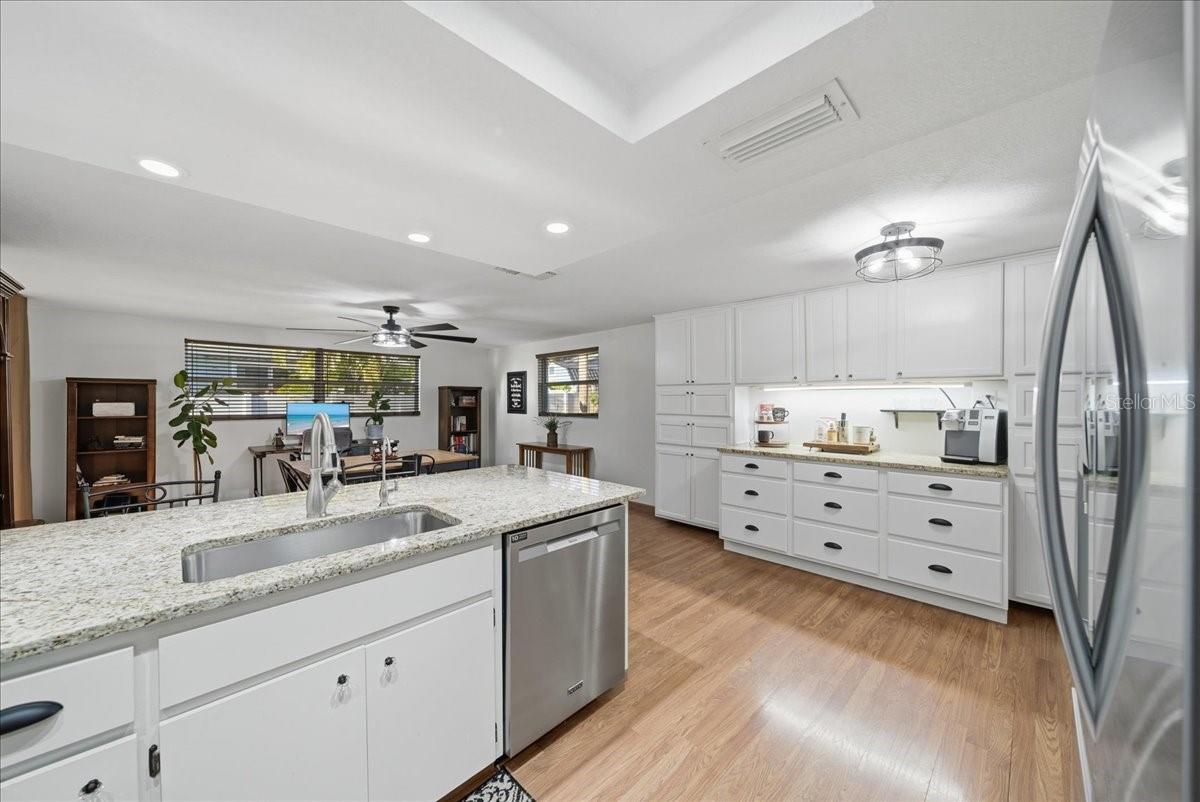 SOUTH VENICE - Residential