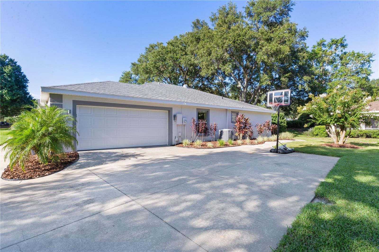 5252 GROVE MANOR