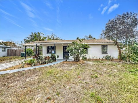 A home in LAKELAND