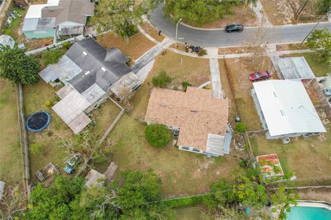 A home in LAKELAND