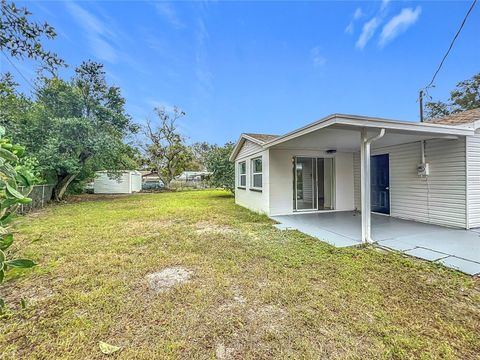 A home in LAKELAND