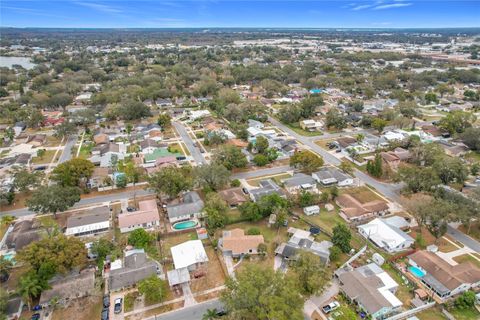 A home in LAKELAND