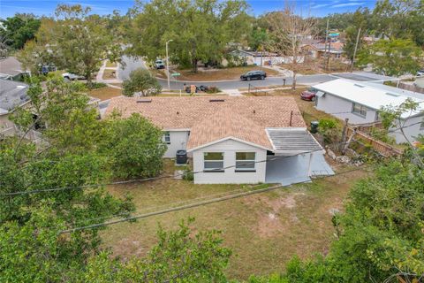 A home in LAKELAND