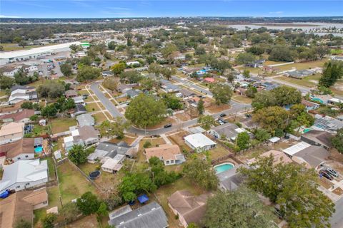 A home in LAKELAND