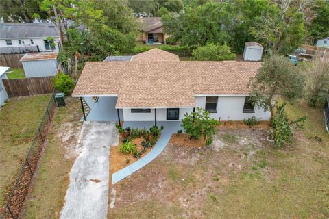 A home in LAKELAND