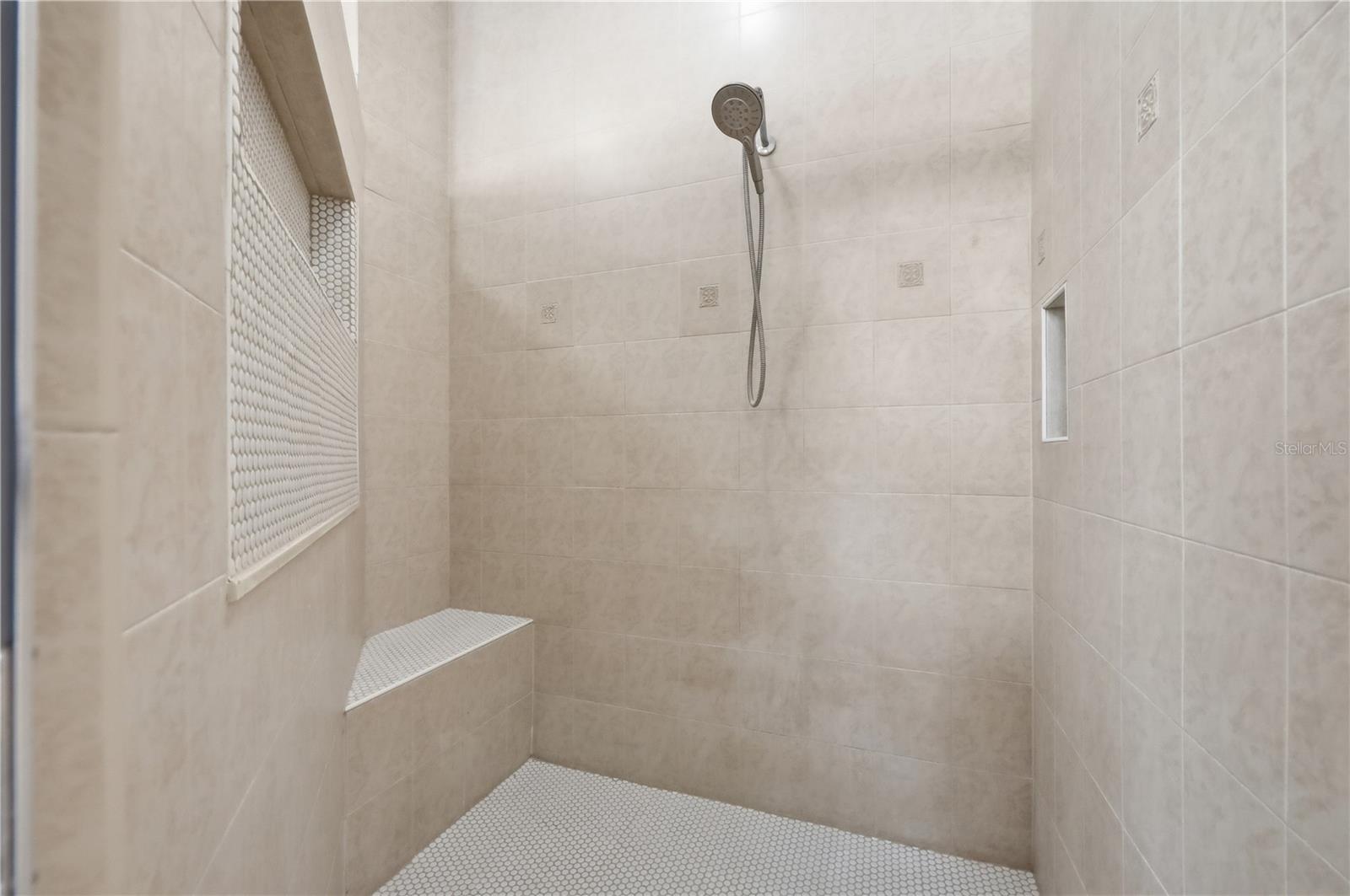 KEENES POINTE UT 04 SEC 31 48 82 - Residential