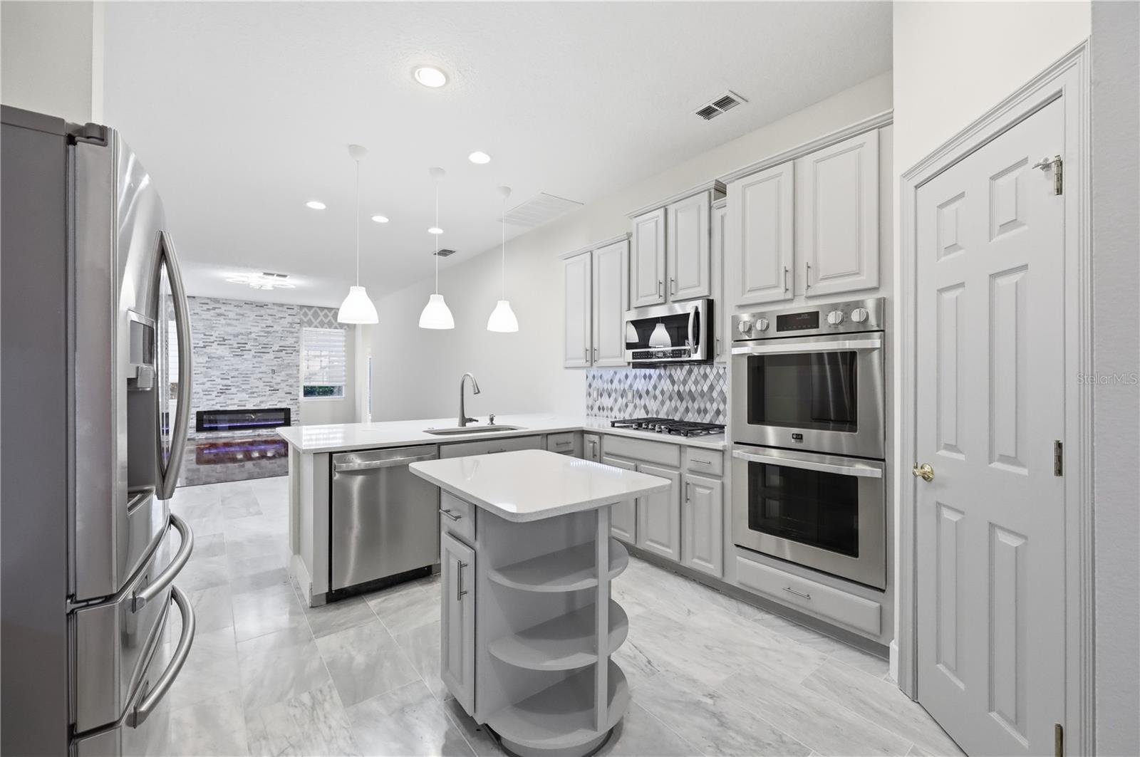 KEENES POINTE UT 04 SEC 31 48 82 - Residential