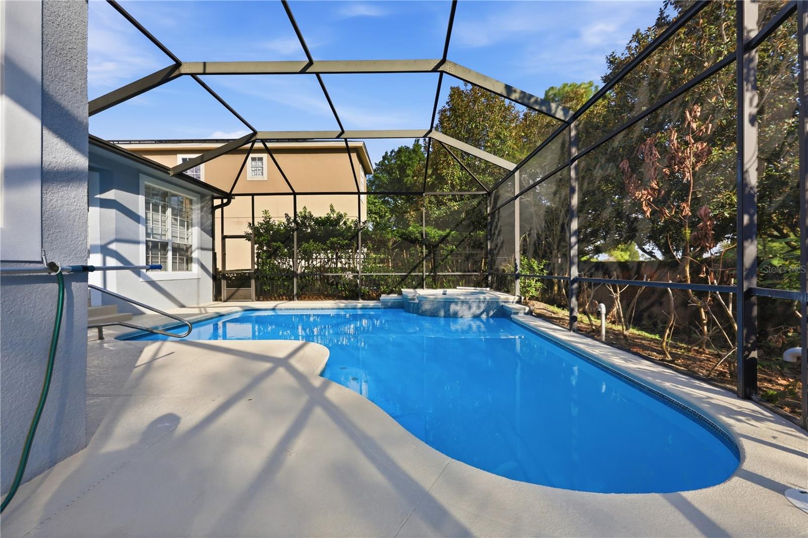 KEENES POINTE UT 04 SEC 31 48 82 - Residential