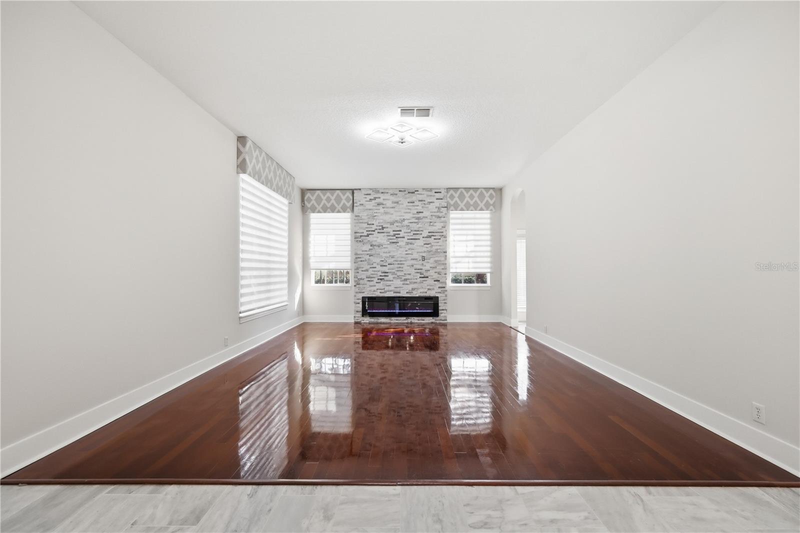 KEENES POINTE UT 04 SEC 31 48 82 - Residential