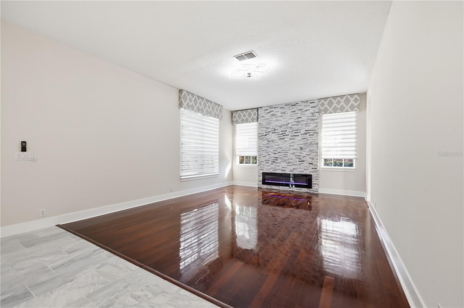 KEENES POINTE UT 04 SEC 31 48 82 - Residential