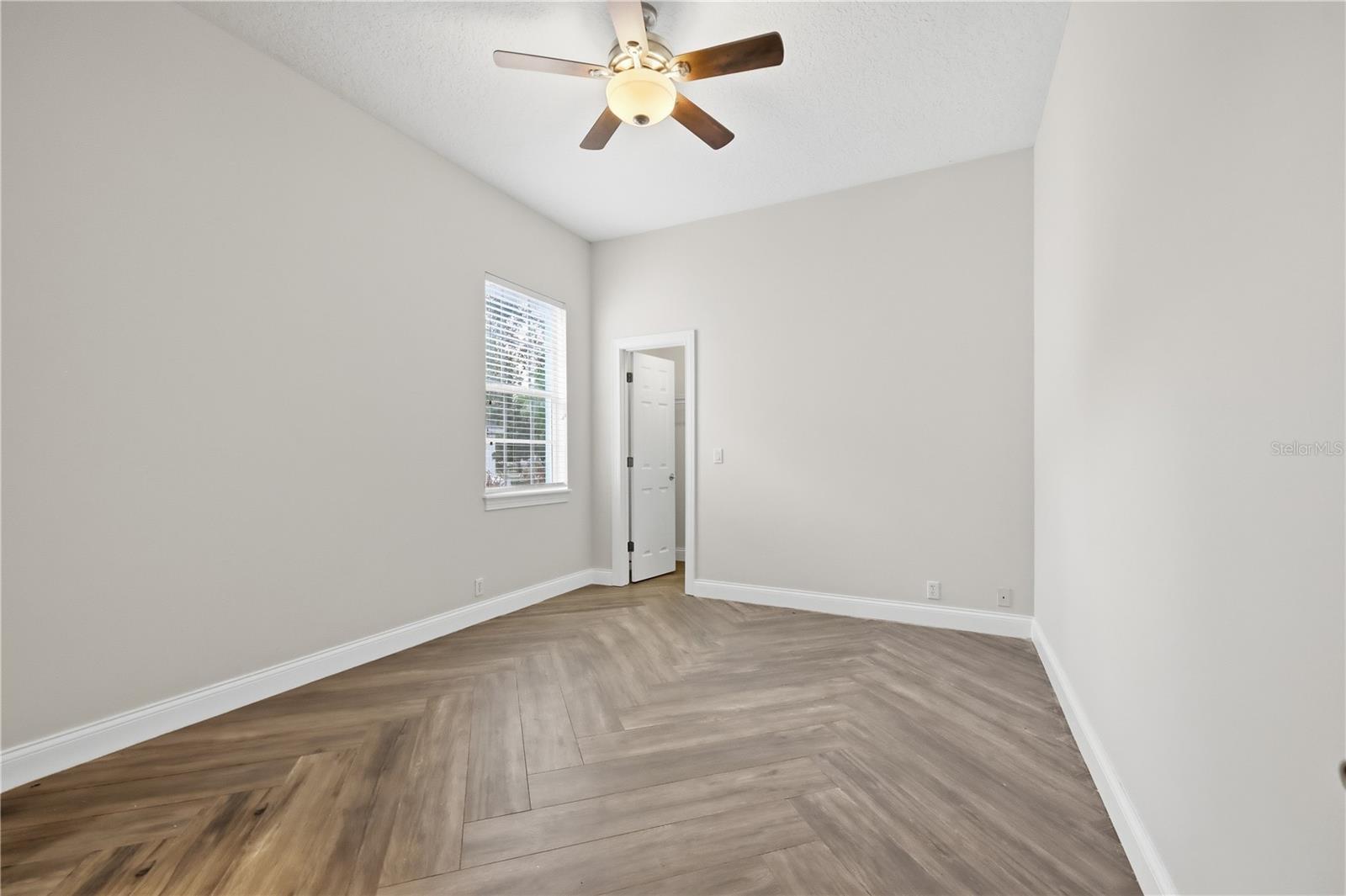 KEENES POINTE UT 04 SEC 31 48 82 - Residential