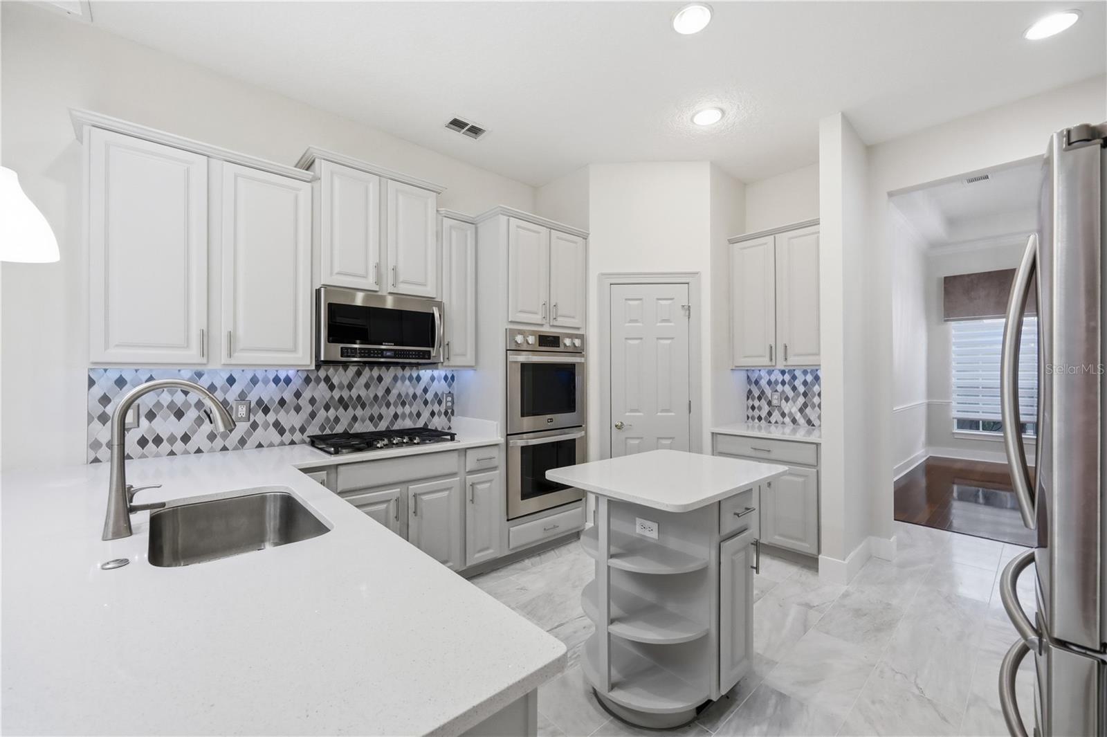 KEENES POINTE UT 04 SEC 31 48 82 - Residential