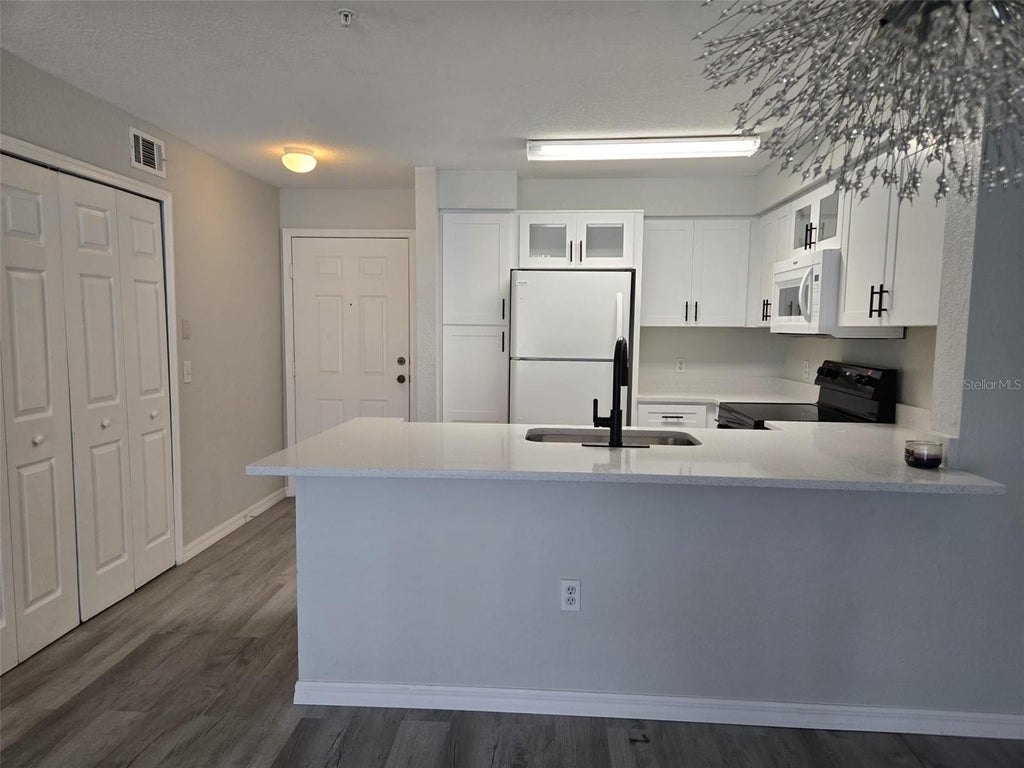 Photo of 14013 Fairway Island Drive #424, Orlando, FL 32837 (MLS # R4912090)