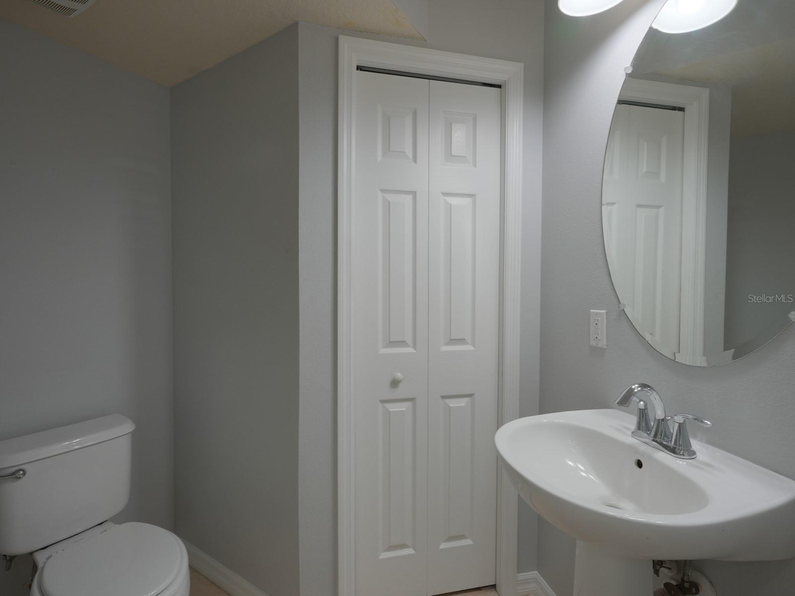 LAKESIDE VILLAGE TOWNHOME CD OR2232/1192 - Residential Lease