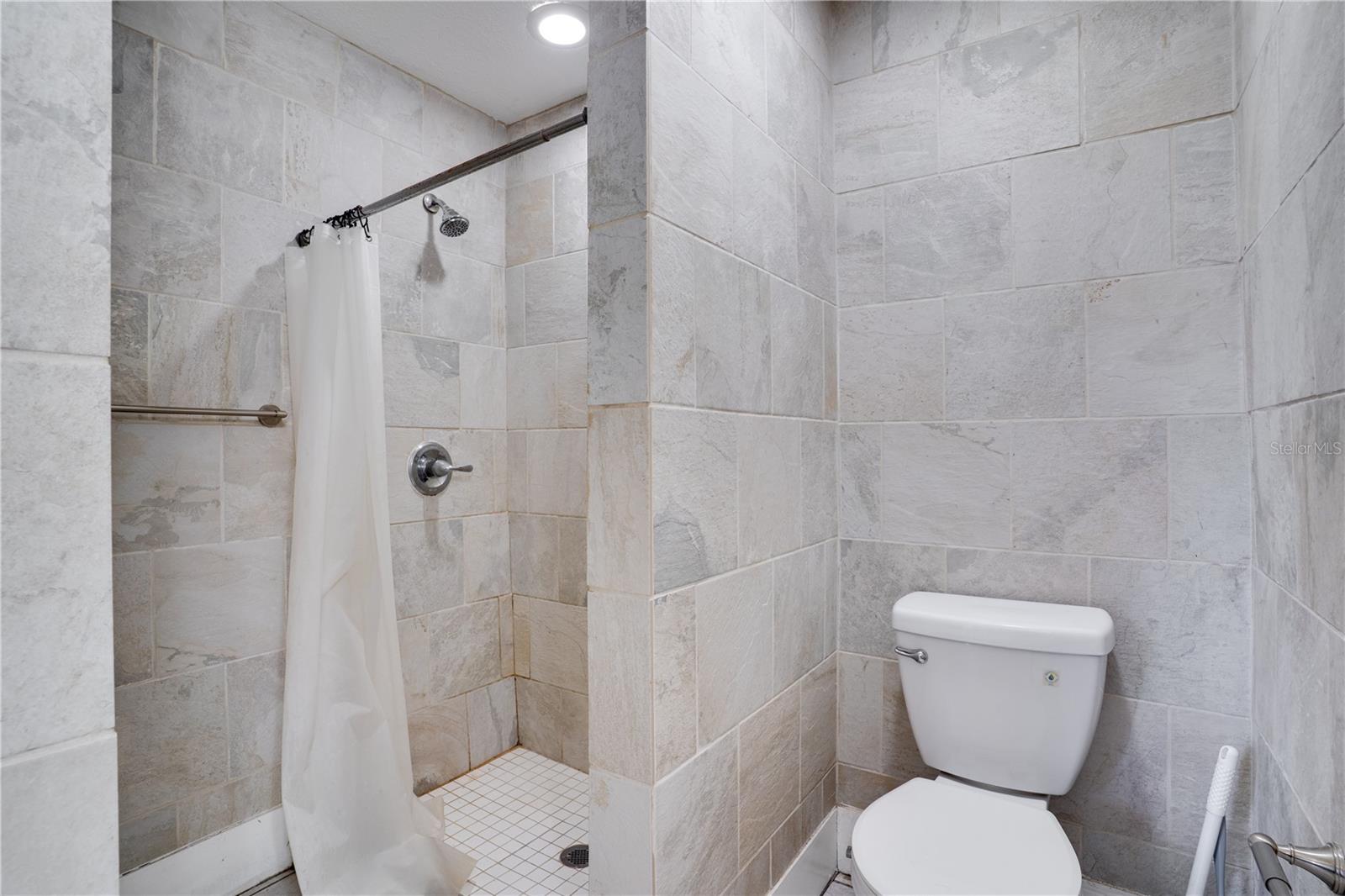 WEST HIGHLANDS - Residential Income