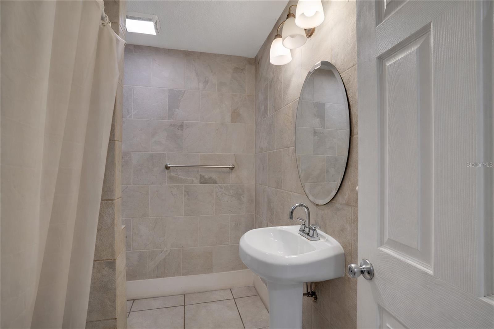 WEST HIGHLANDS - Residential Income