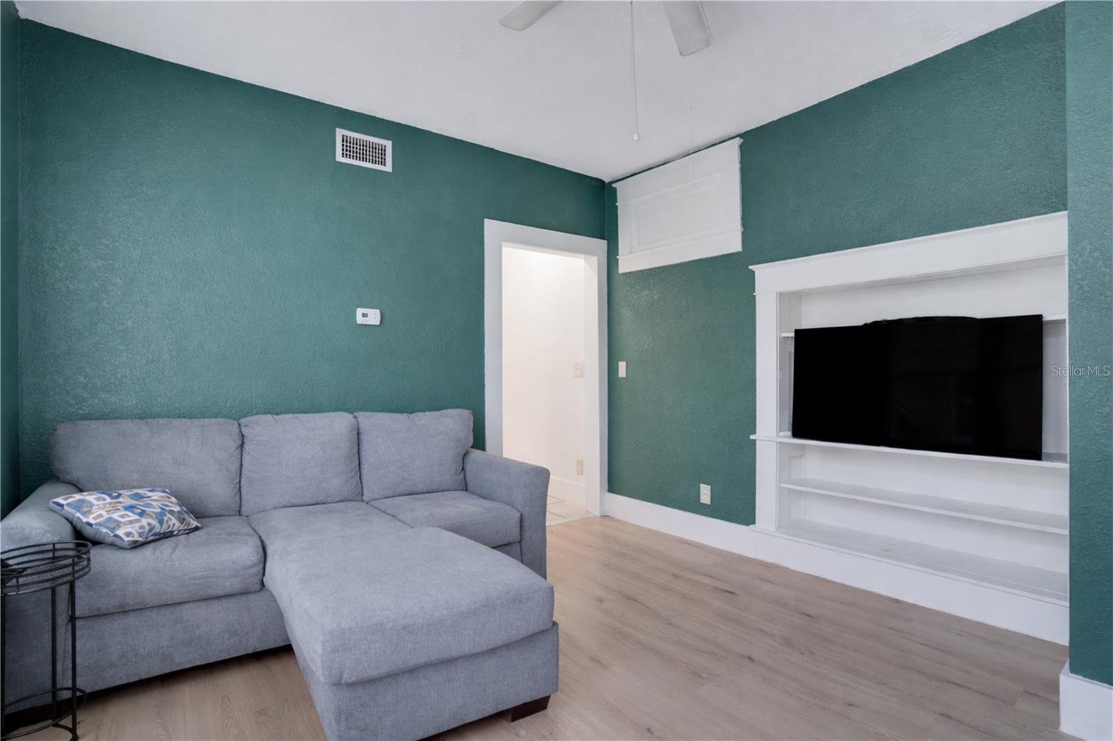 WEST HIGHLANDS - Residential Income