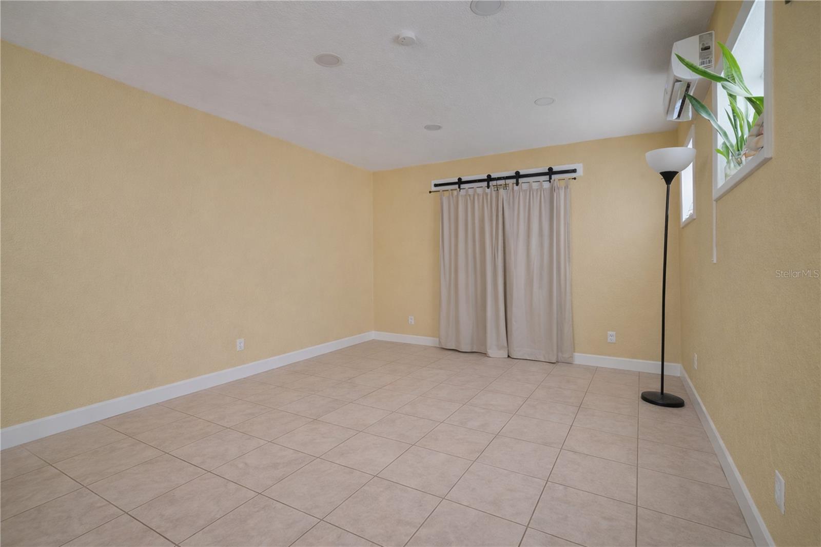 WEST HIGHLANDS - Residential Income