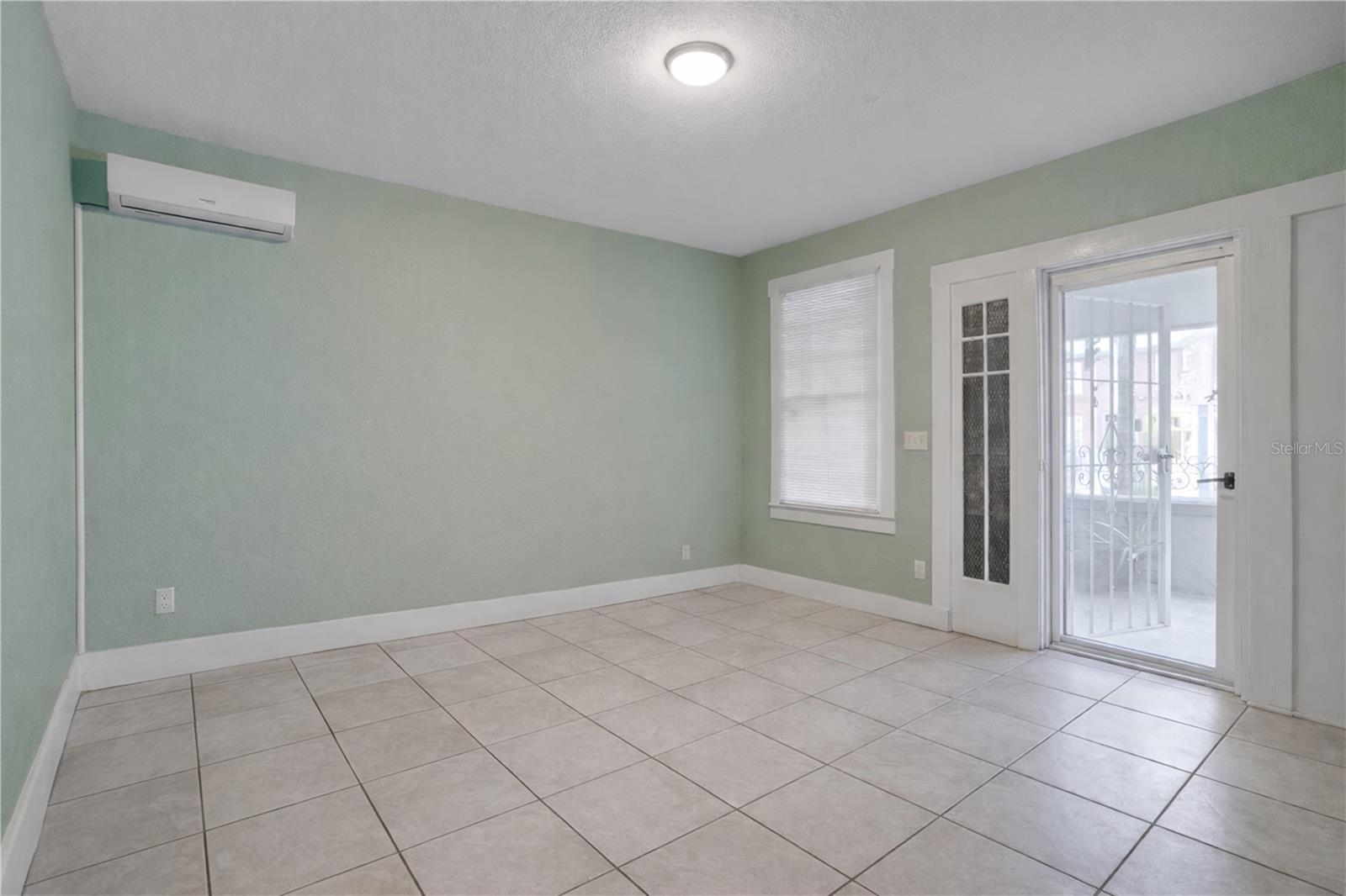 WEST HIGHLANDS - Residential Income