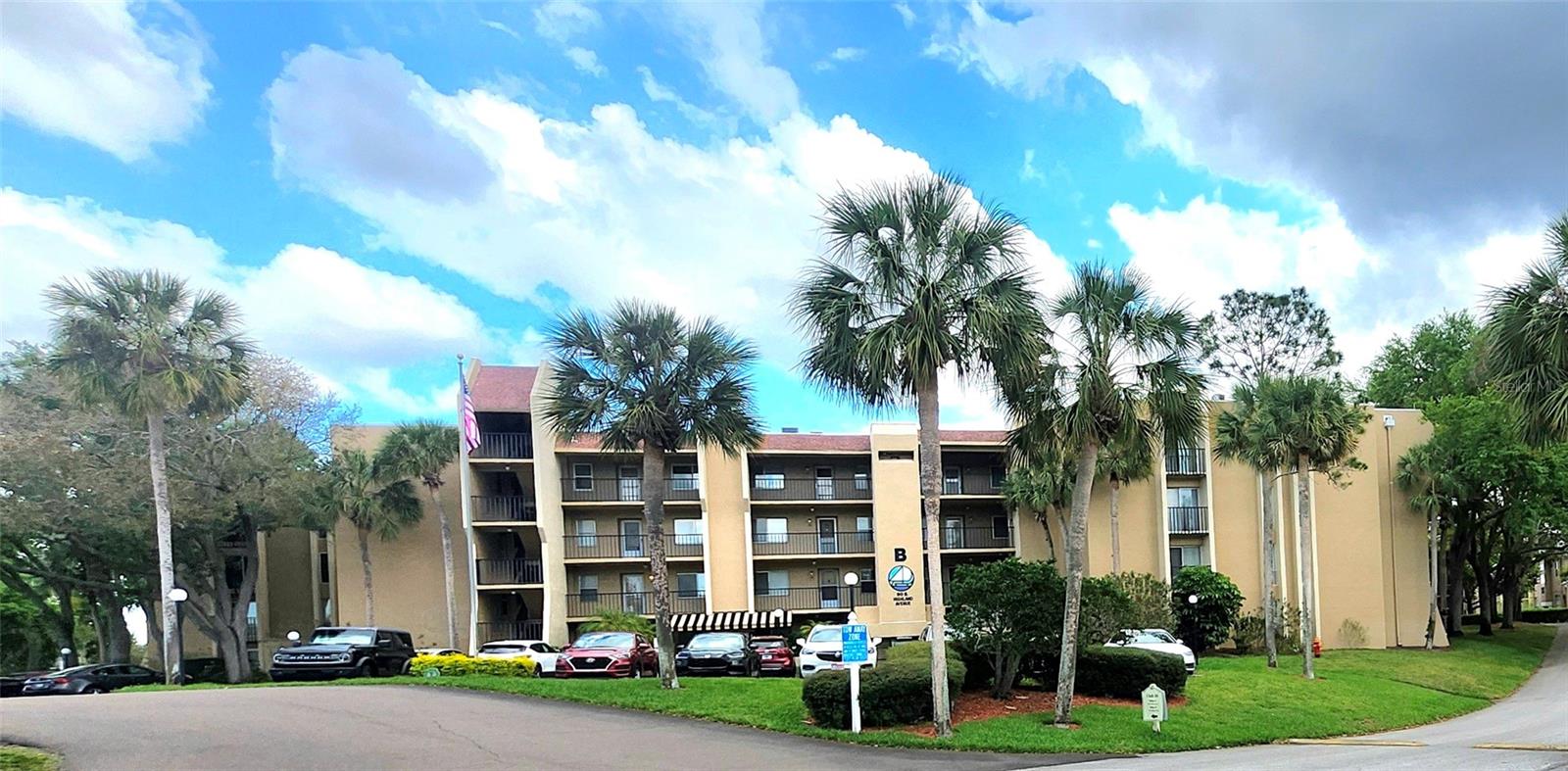 LAKE TARPON SAIL & TENNIS CLUB - Residential