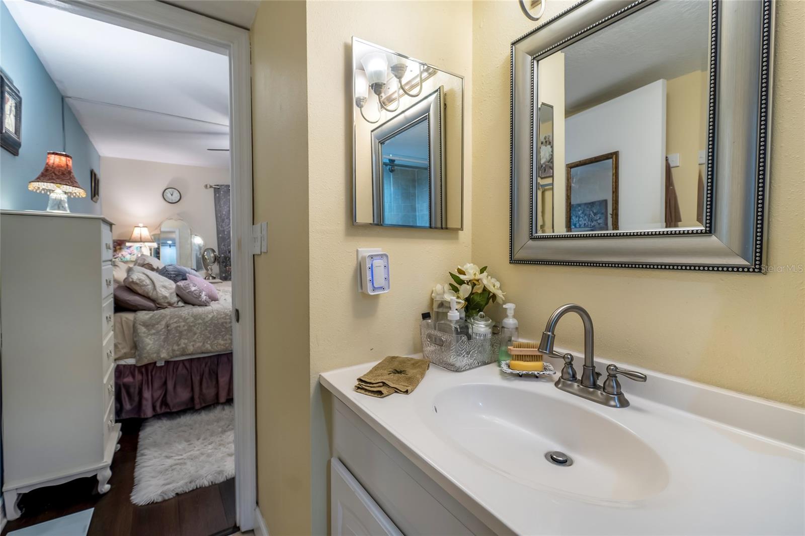 LAKE TARPON SAIL & TENNIS CLUB - Residential