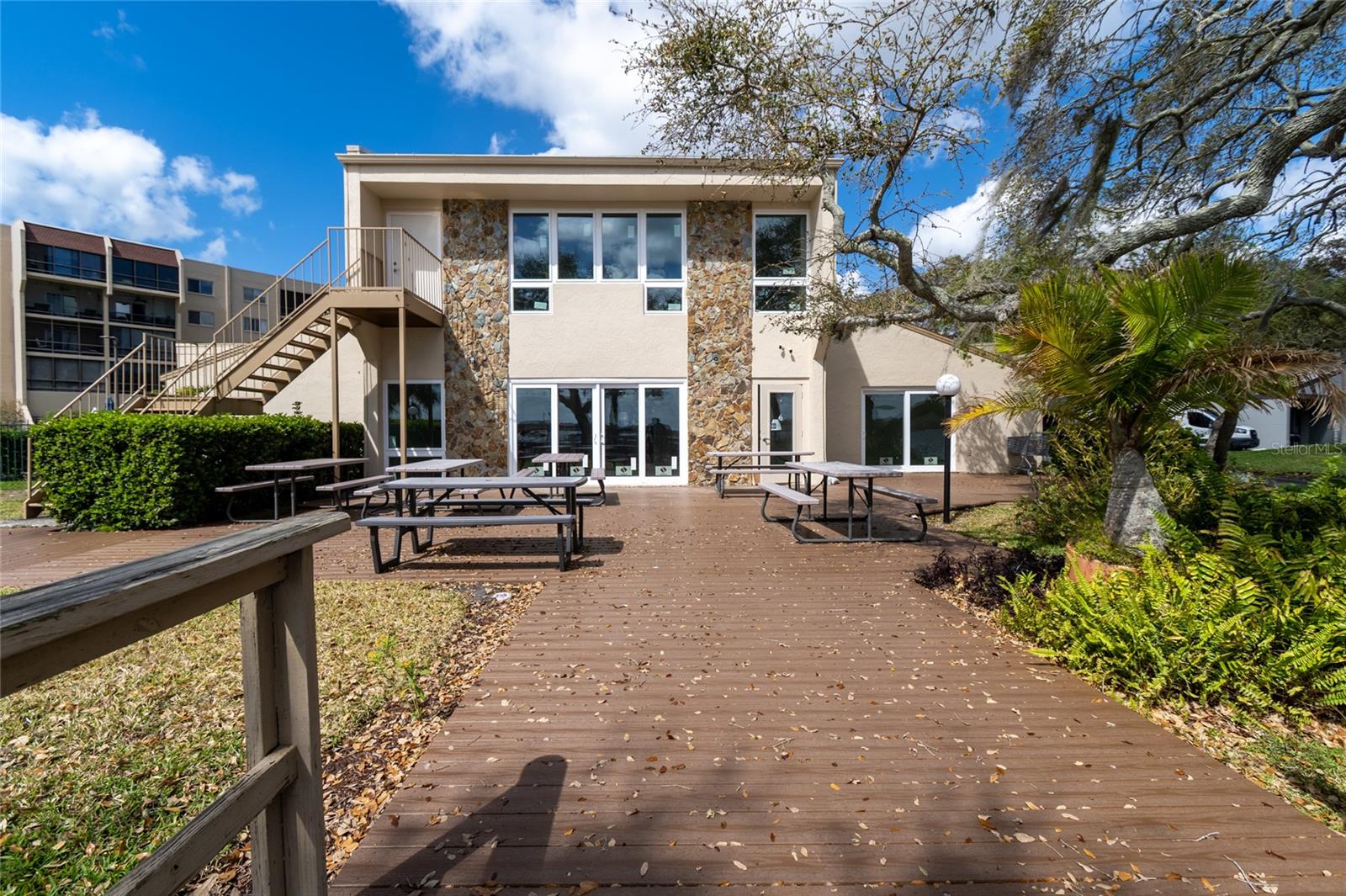 LAKE TARPON SAIL & TENNIS CLUB - Residential