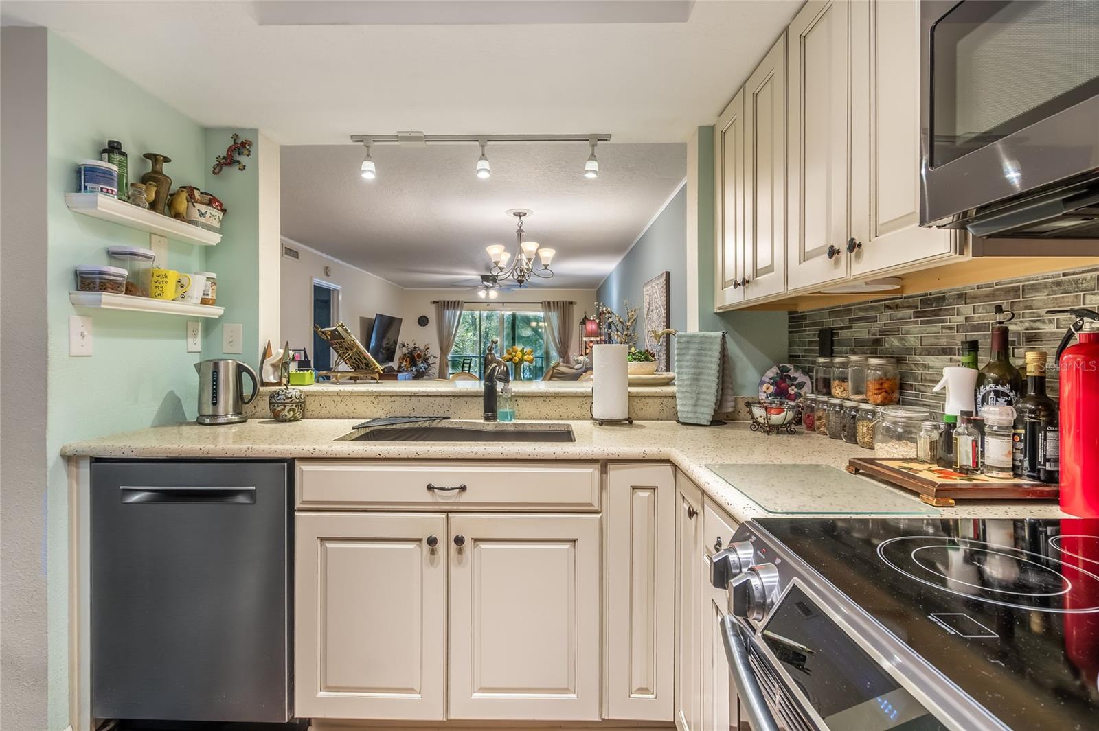 LAKE TARPON SAIL & TENNIS CLUB - Residential