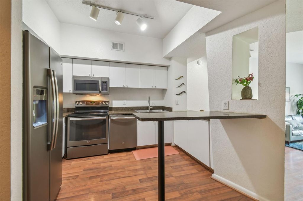 Photo of 2440 W Horatio Street #1031, Tampa, FL 33609 (MLS # TB8489983)