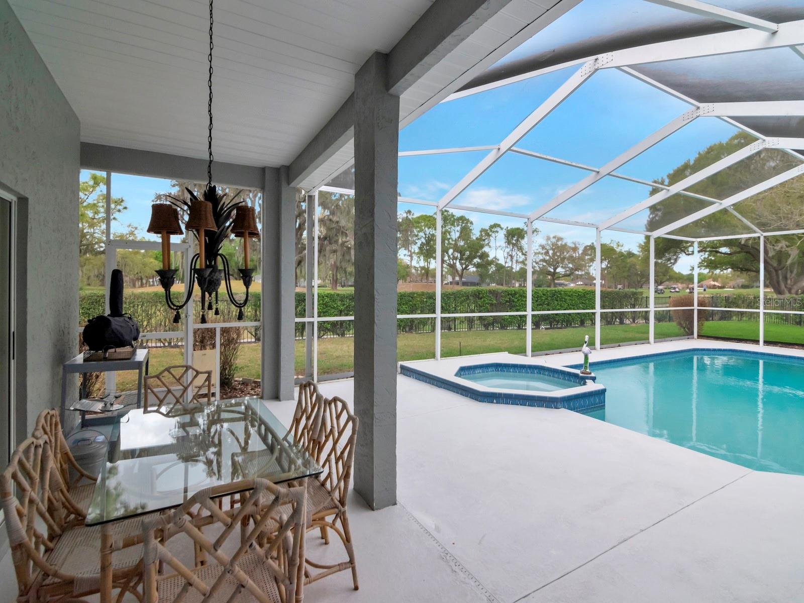 RIVER HILLS COUNTRY CLUB PH - Residential