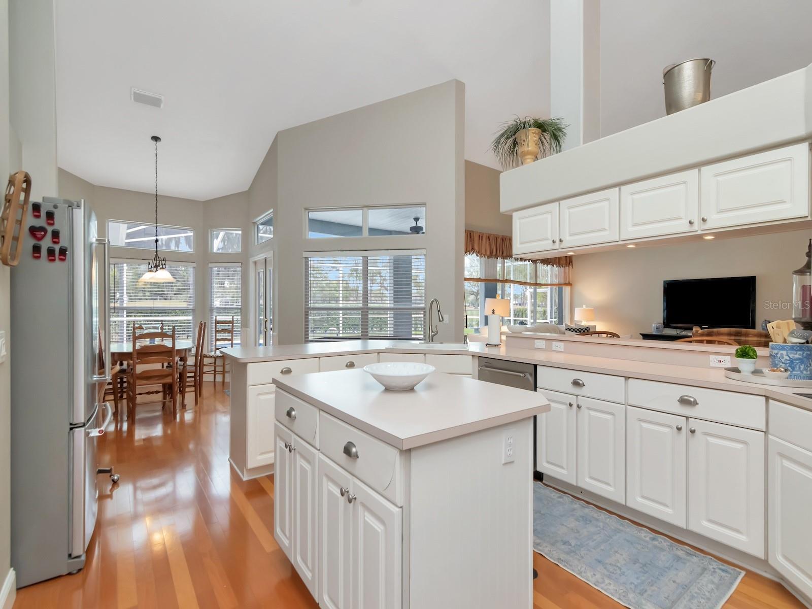 RIVER HILLS COUNTRY CLUB PH - Residential