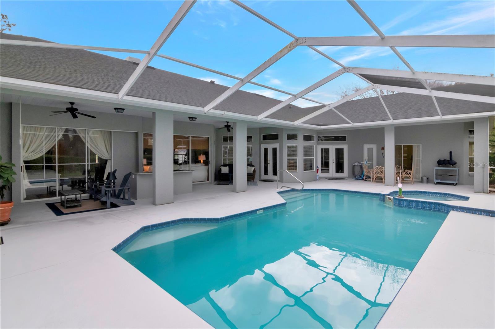 RIVER HILLS COUNTRY CLUB PH - Residential