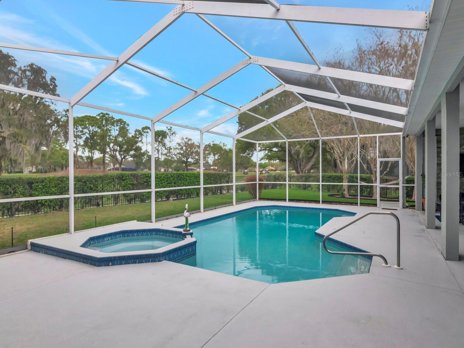 RIVER HILLS COUNTRY CLUB PH - Residential