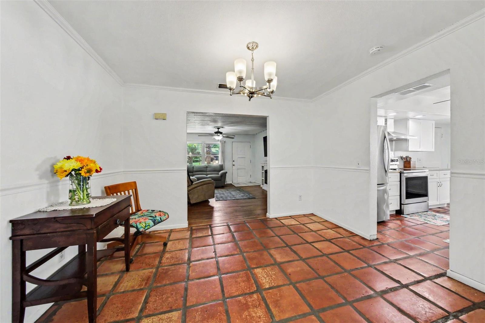 MIRROR LAKE MANOR - Residential