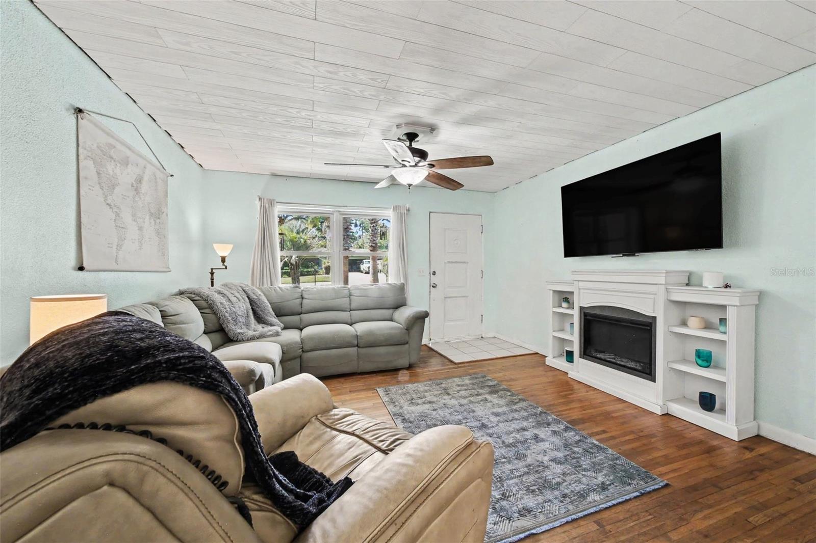 MIRROR LAKE MANOR - Residential
