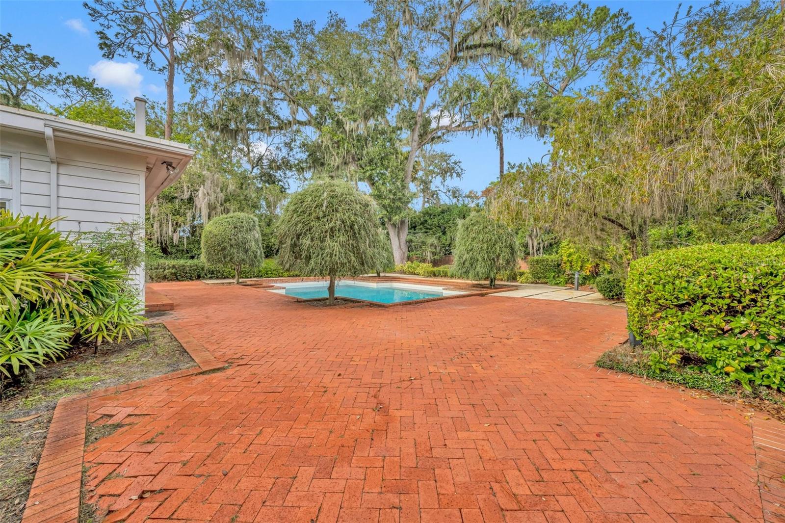 KEISERS REP SICILIAN SHORES - Land