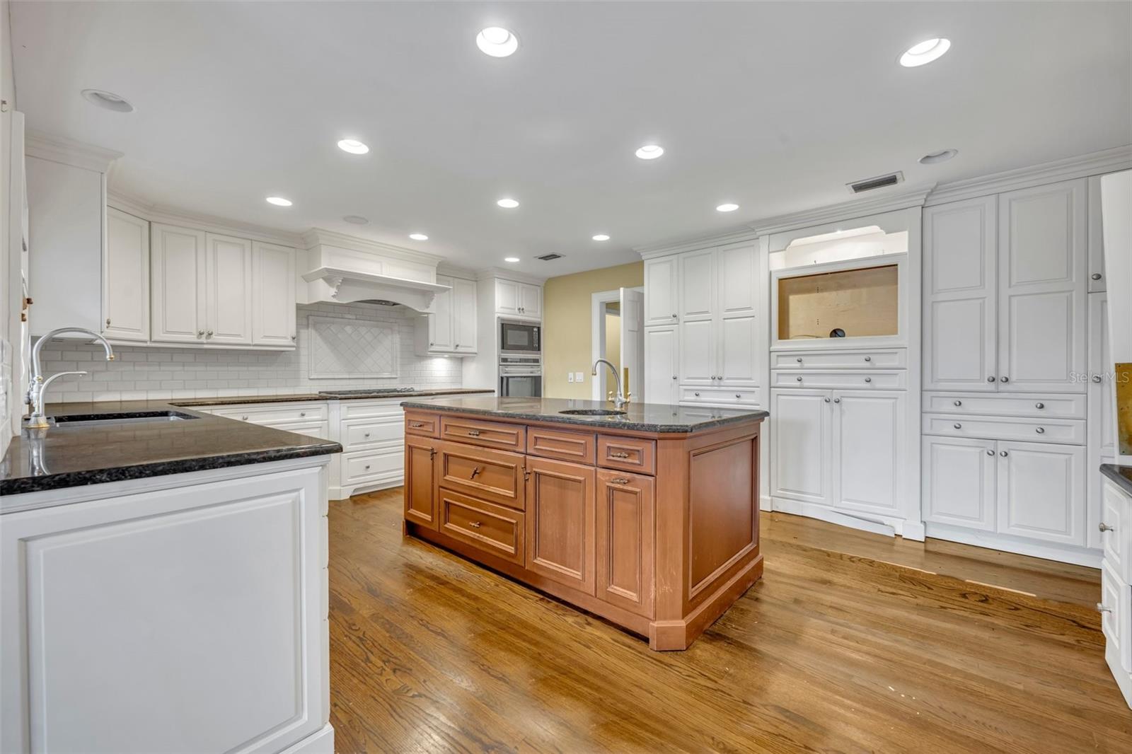 KEISERS REP SICILIAN SHORES - Land