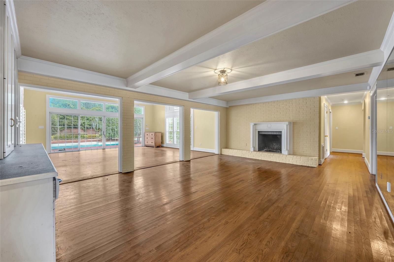 KEISERS REP SICILIAN SHORES - Land