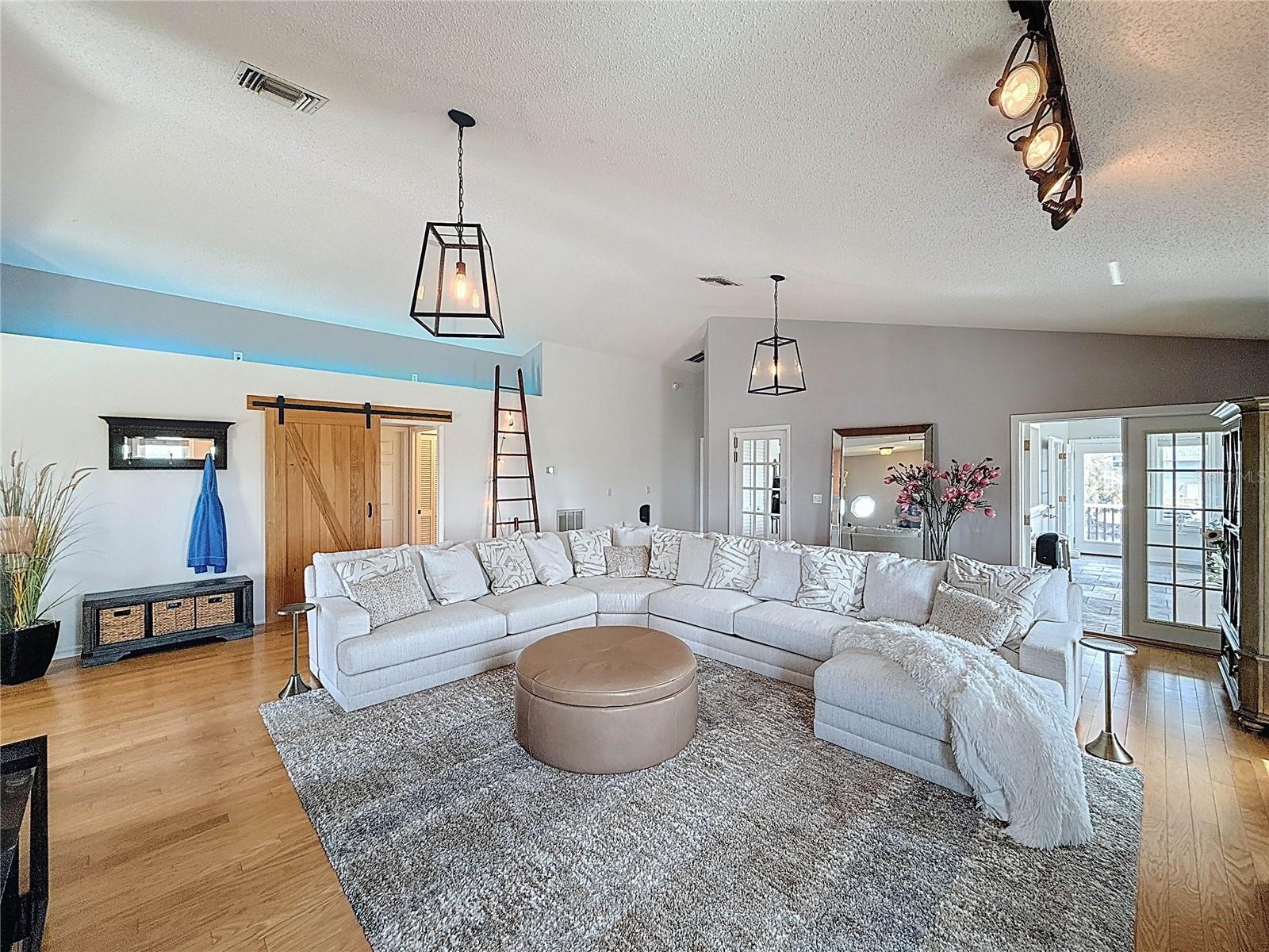 HERNANDO BEACH - Residential