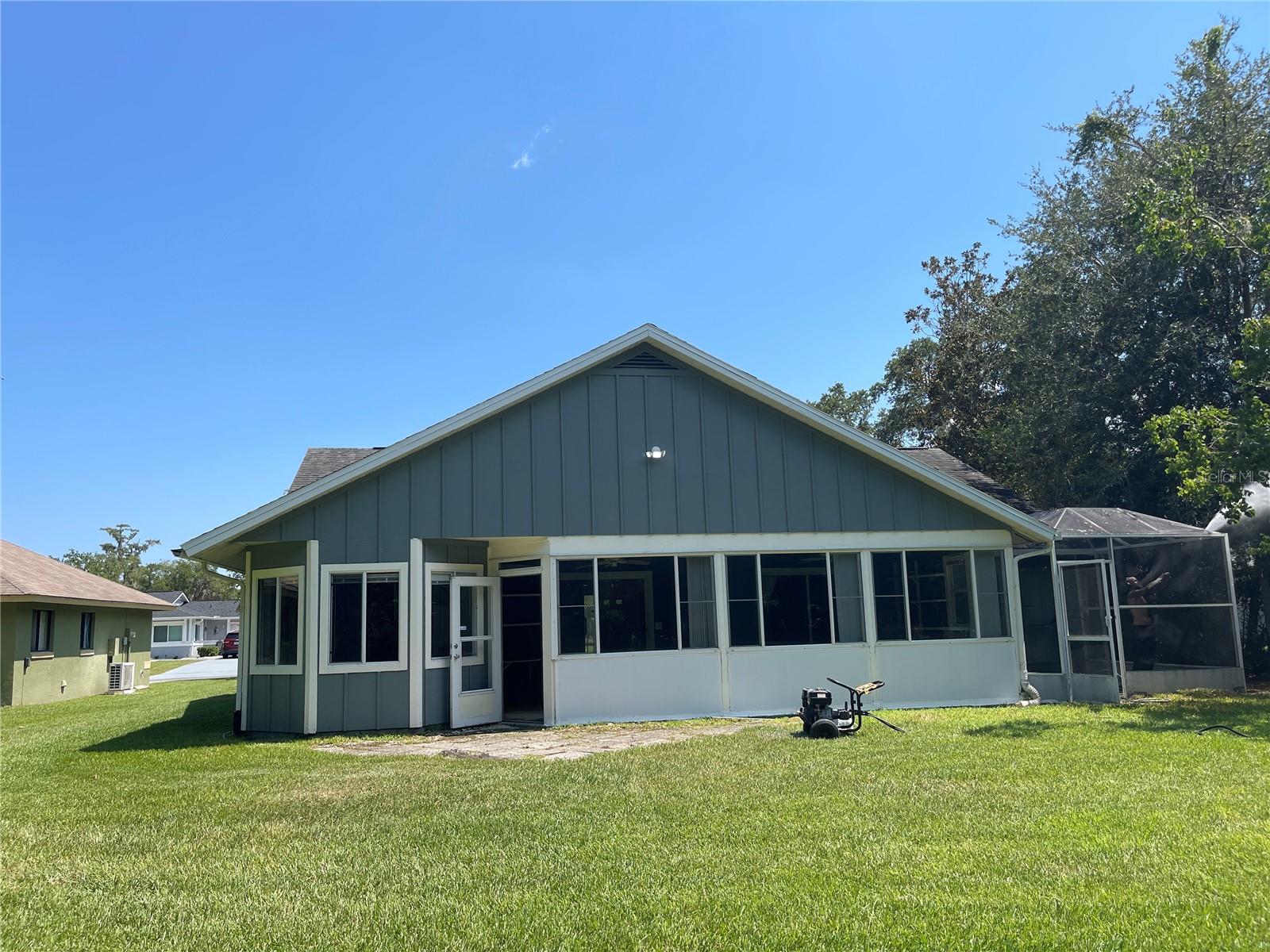 7 BLACKTHORN COURT