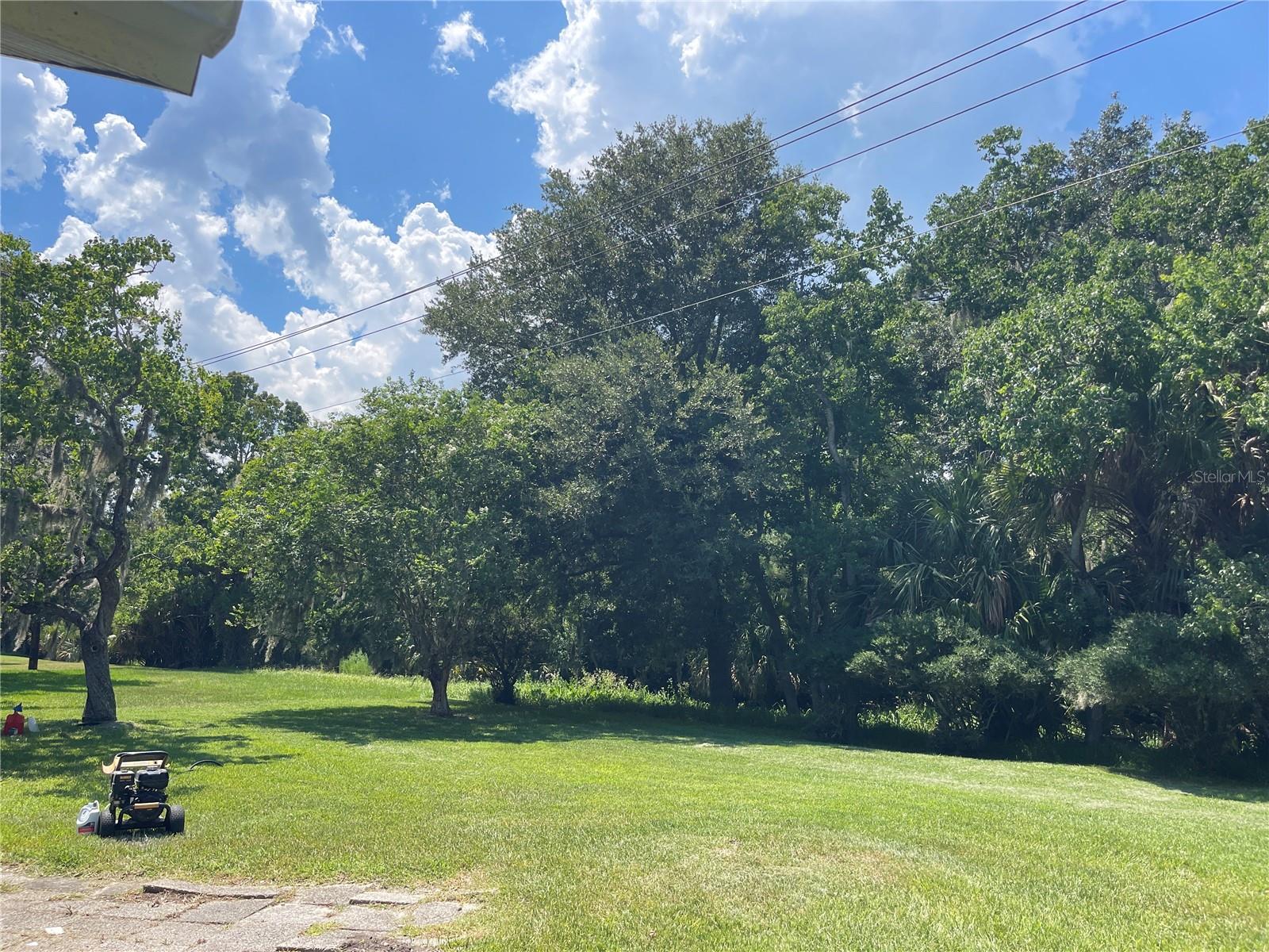 7 BLACKTHORN COURT