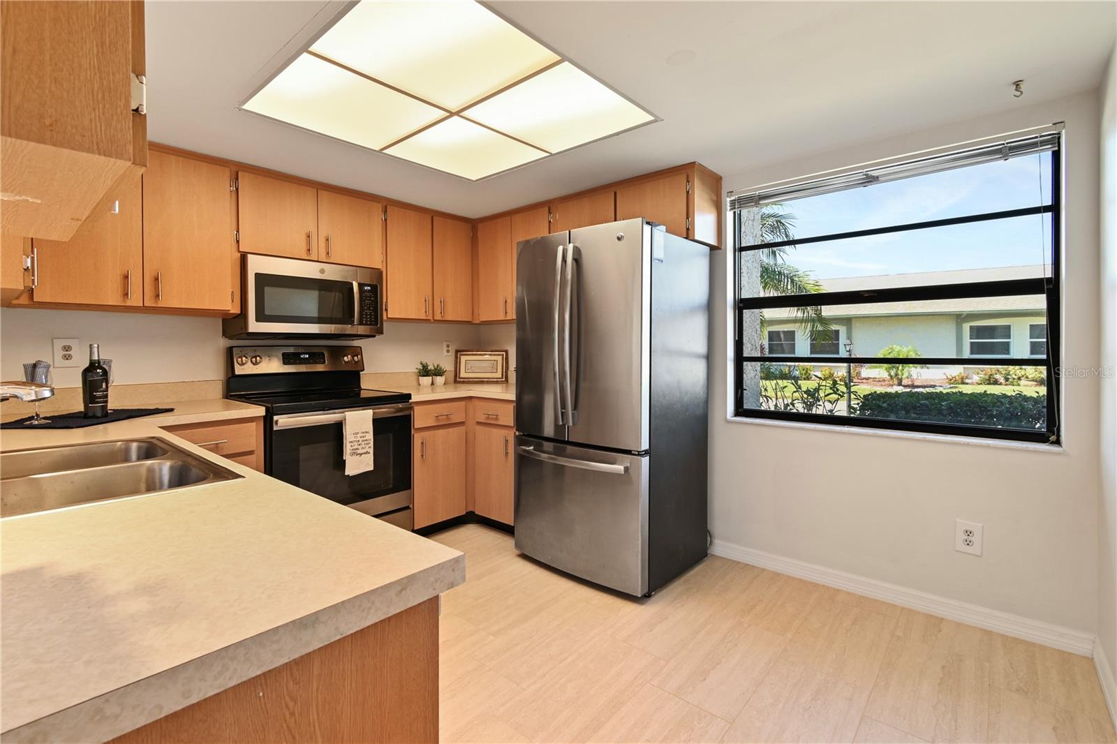 2122 HEREFORD DRIVE 511