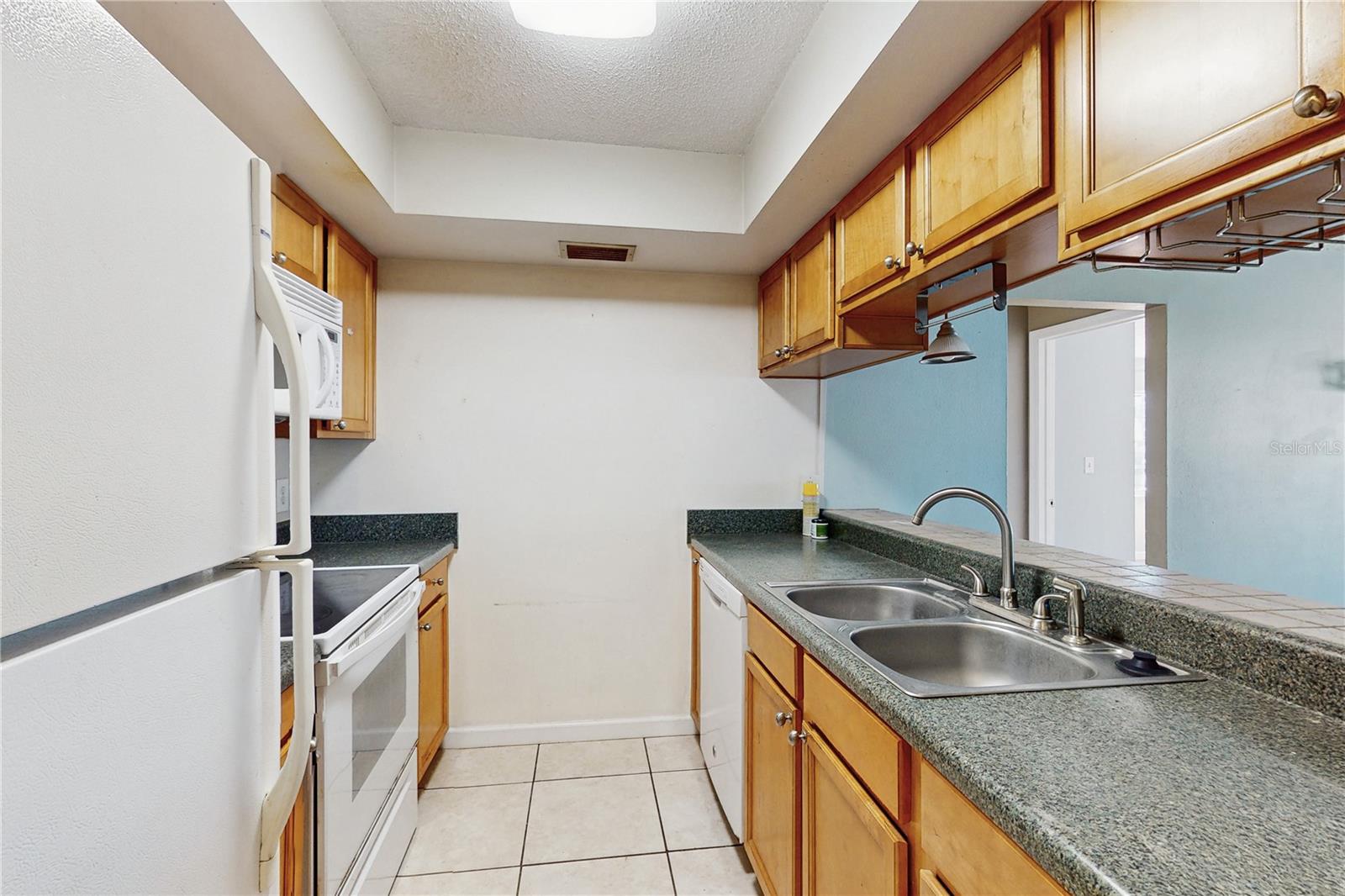 OAK LAKE CONDO - Residential