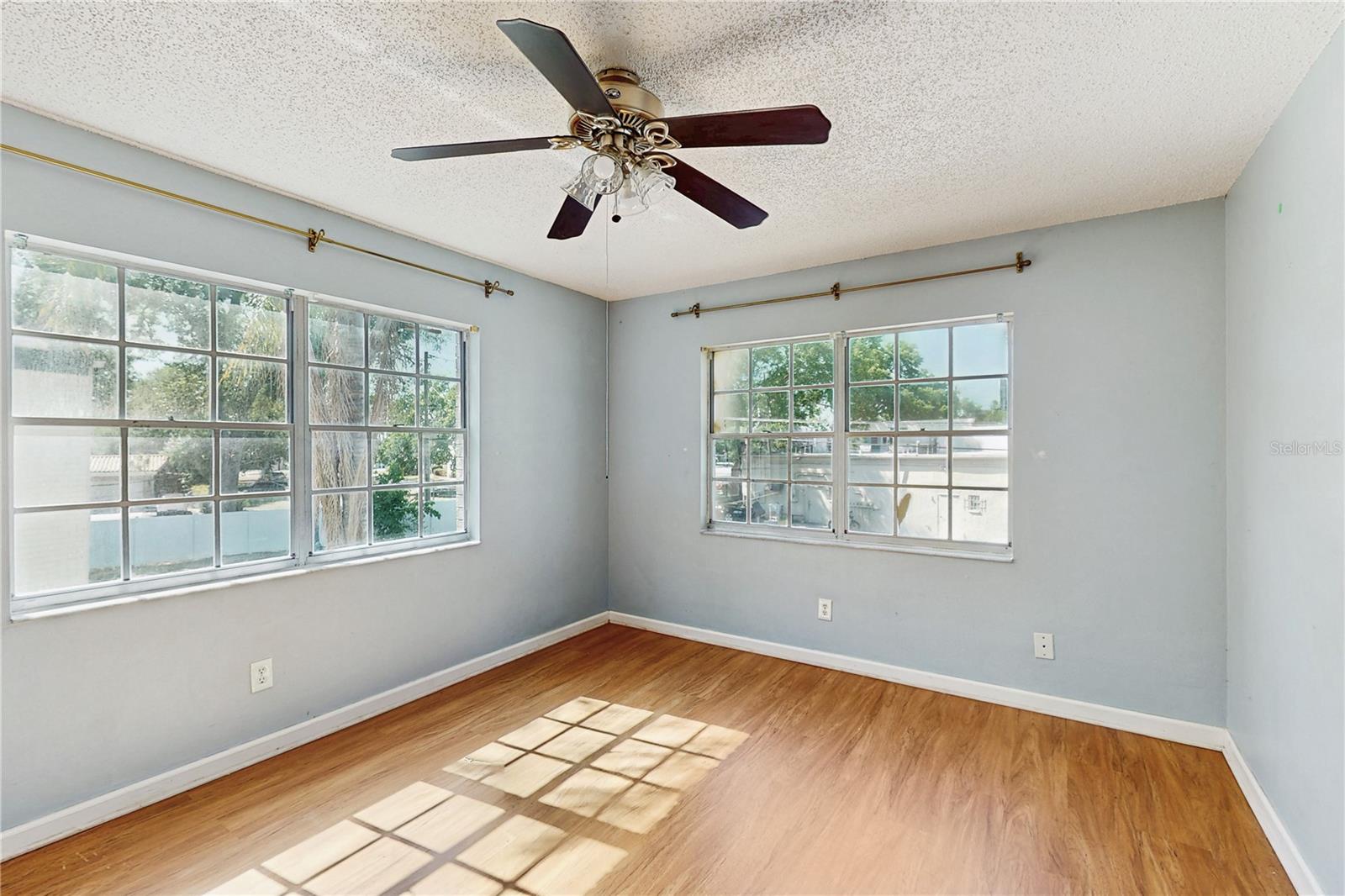 OAK LAKE CONDO - Residential