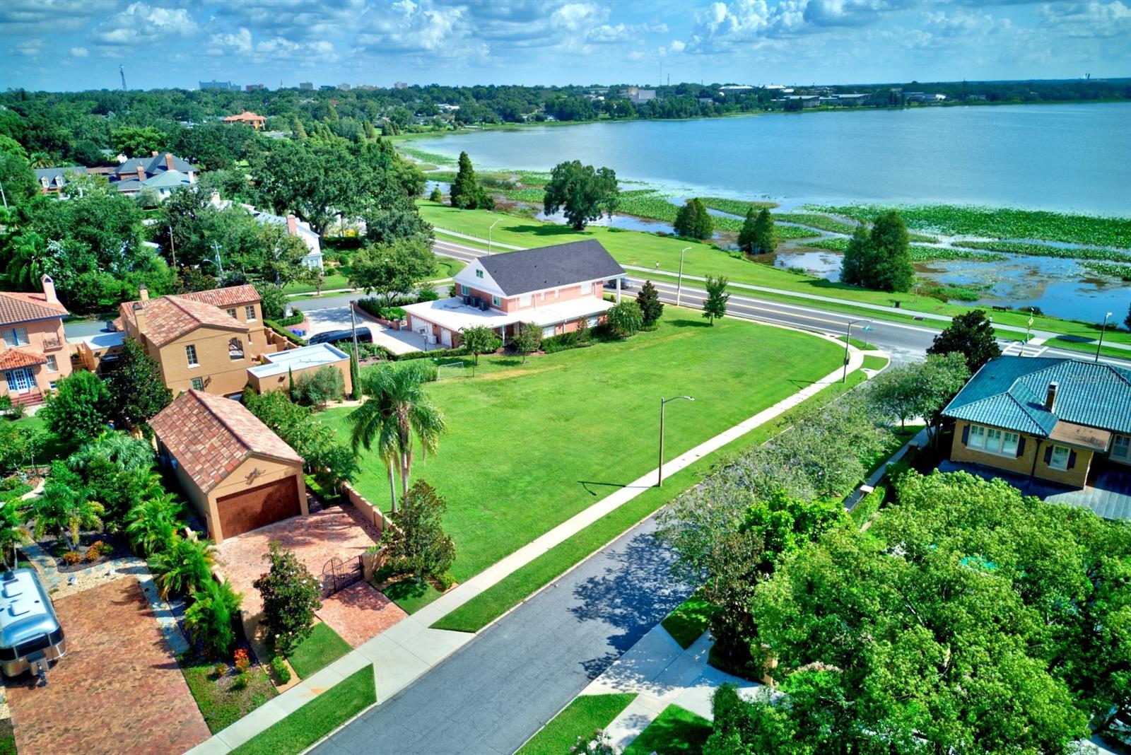 981 LAKE HOLLINGSWORTH DRIVE
