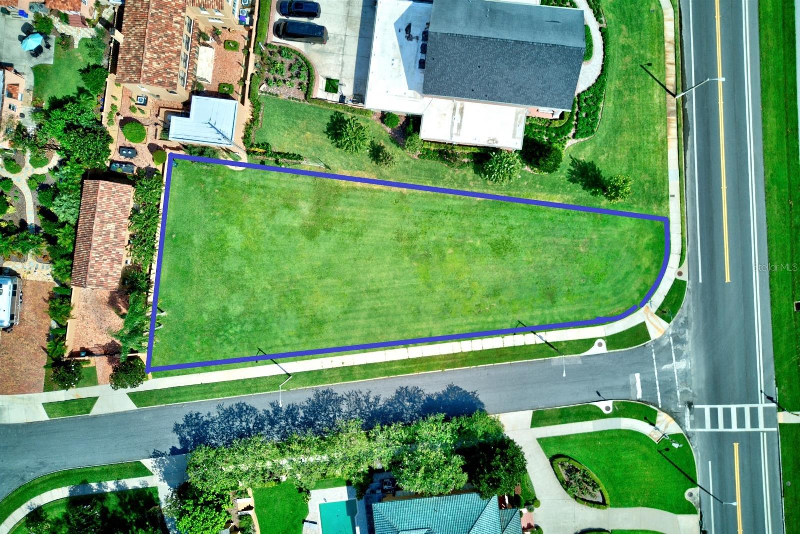 981 LAKE HOLLINGSWORTH DRIVE