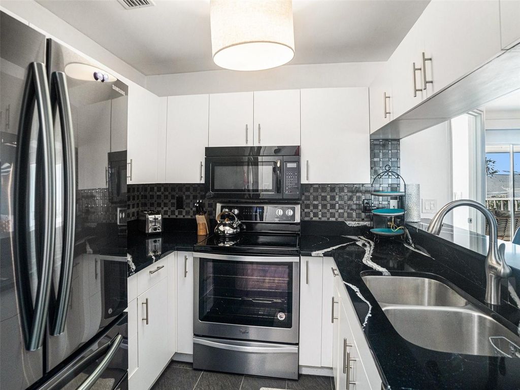 Photo of 972 Sandpiper Circle #972, Bradenton, FL 34209 (MLS # A4667136)